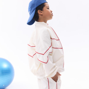 Легкий бомбер з плащівки BOY молочний 