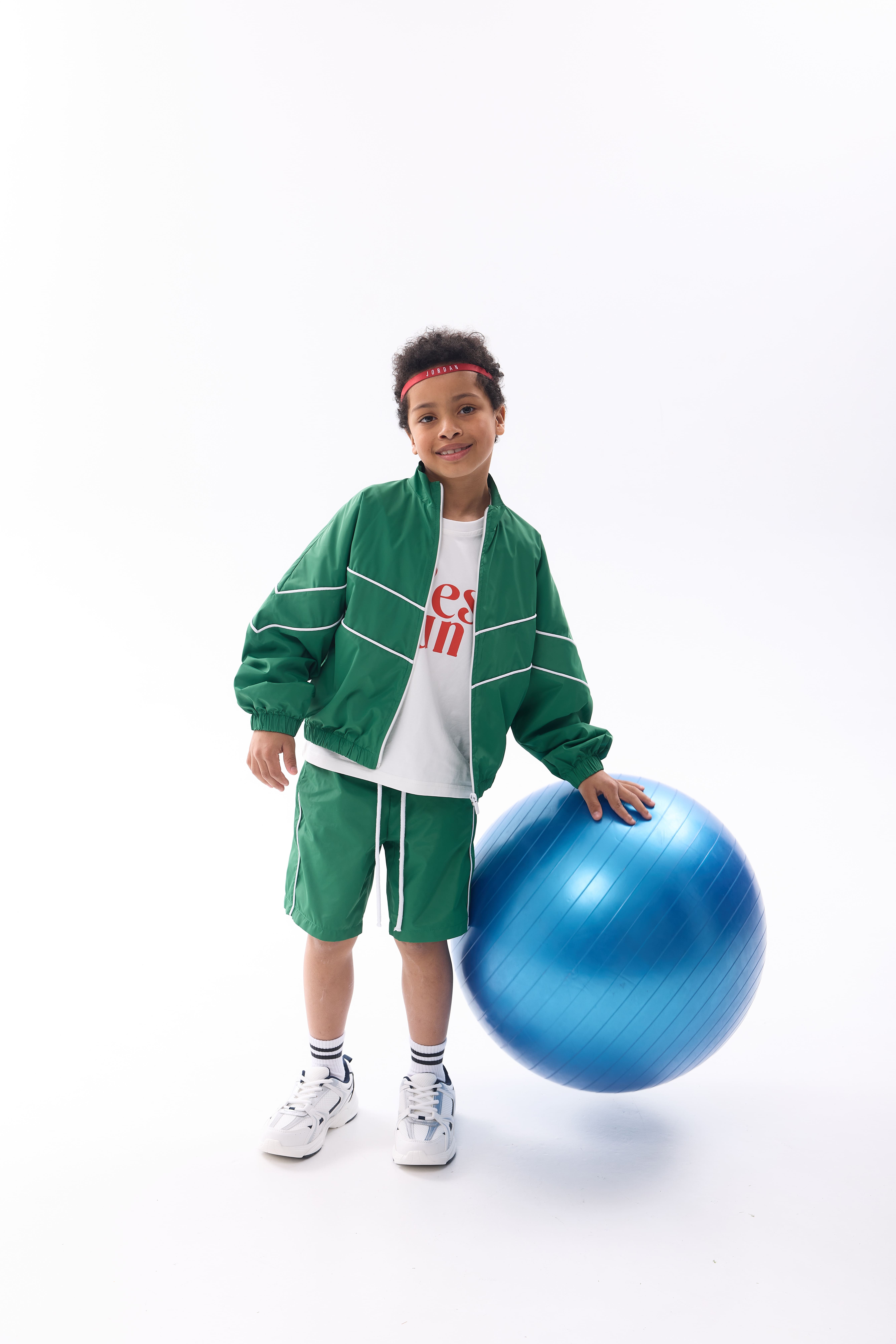Легкий бомбер з плащівки BOY зелений 
